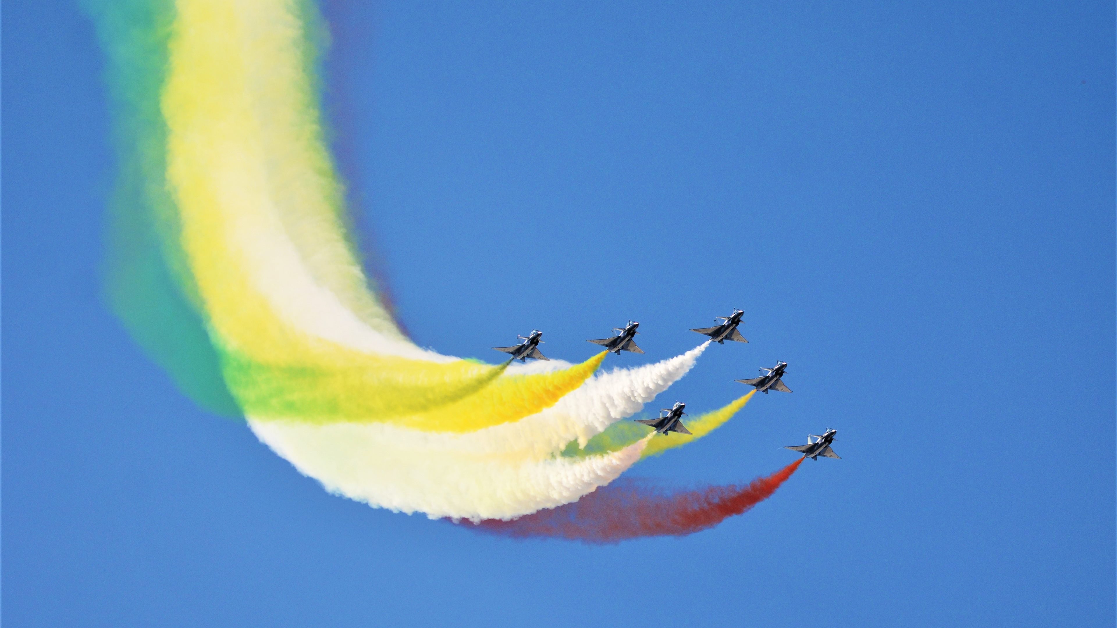 当阿什拉夫如闪电撕裂暮色，日本铁三角在安联球场书写亚洲史诗