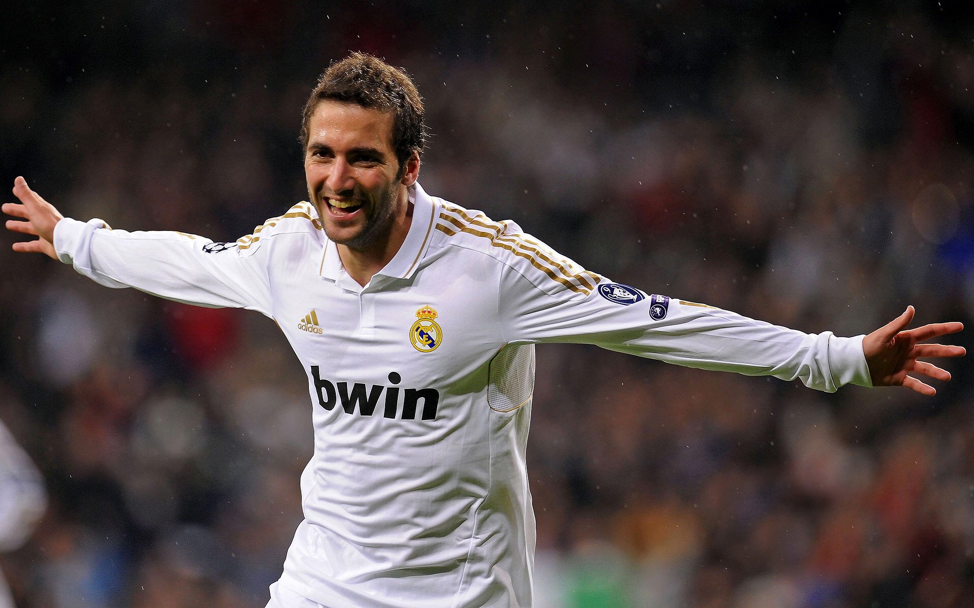 英雄主义的两种面孔，厄瓜多尔死守的闪电与加克波接管赛道的极光