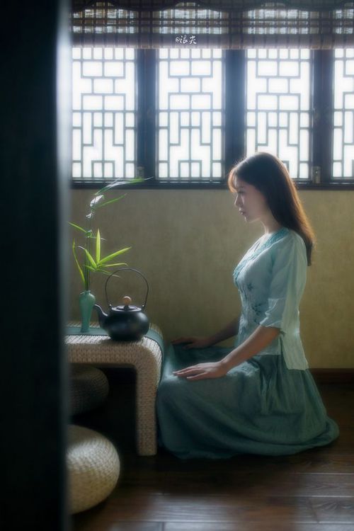 绿茵与硬木的共鸣，当国家德比战火点燃，鹈鹕振翅穿越篮网