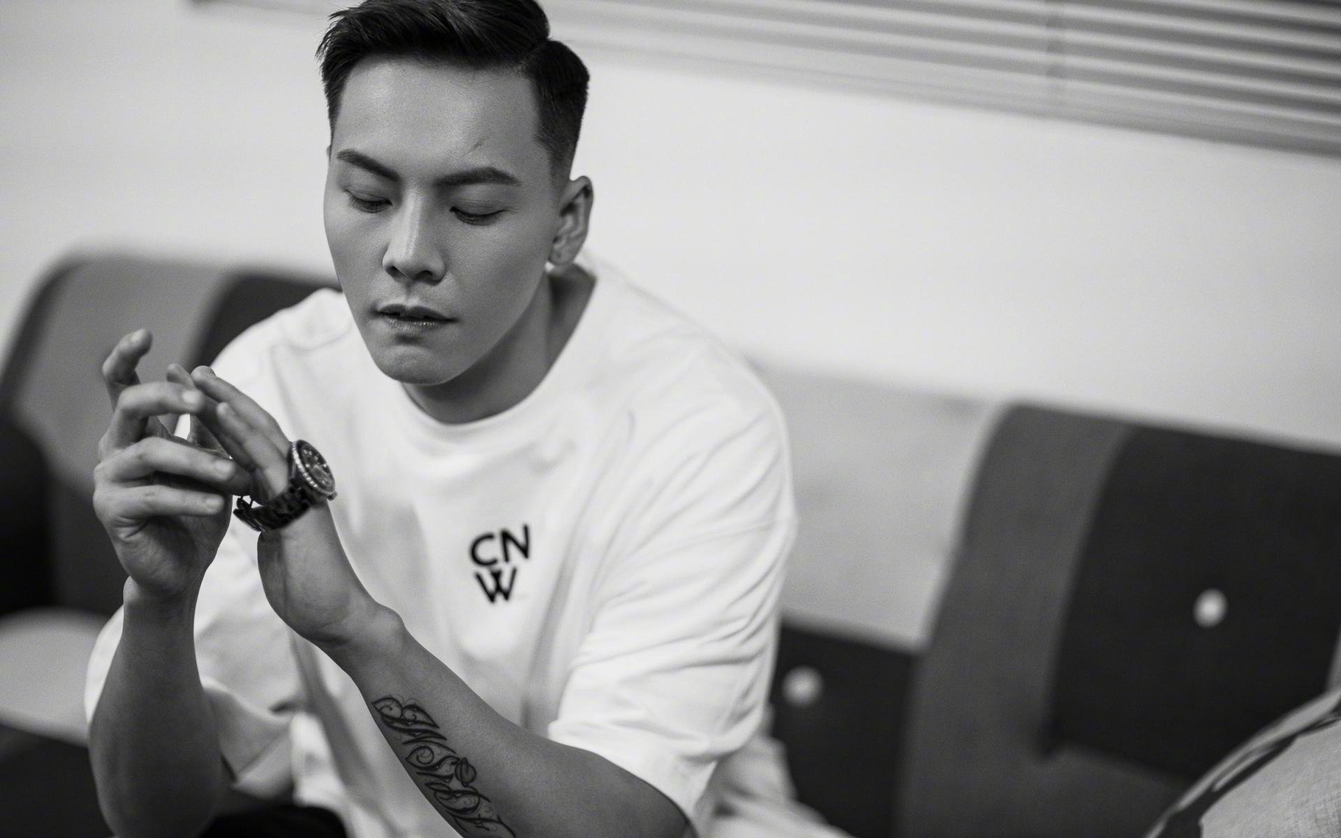 沙漠玫瑰的午夜绽放,当底格里斯河的坚韧,逆转了阿尔卑斯山的精准